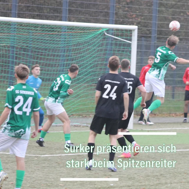 #senioren #meisterschaft #spitzenspiel #support #danke

Wir können an dieser Stelle nur ein riesen Lob an unsere Jungs sowie unsere Fans aussprechen 💚🤍💪 

Am Ende reichte es „nur“ zu einem 0:0 bei Spitzenreiter @teutoniasuswaltrop , doch vor allem die zweite Hälfte war einfach nur bärenstark 💪 Beinahe wären es wieder die berühmten 5 Min nach der Pause gewesen, doch @nico01_87 scheiterte mit seinem Kopfball am Lattenkreuz 😔

Schon in der ersten Hälfte hätten wir nach einer Minute bereits in Führung gehen können, doch die Gastgeber retteten in letzter Sekunde… Dann zeigten die Gastgeber auch warum sie aufsteigen wollen, doch unsere Jumgs verteidigen stark und so gab es nur wenige richtige Chancen. Nach einem Fehler hätte Waltrop fast das 1:0 erzielt, doch auch für uns half kurz vor der Pause der Pfosten 😰

Zehn Min vor dem Ende hatte @tayler45_ dann noch einmal das 1:0 auf dem Fuß, aber sein Schuss strich knapp am langen Pfosten vorbei 😔

Somit blieb es beim 0:0 und Teutonia bleibt an der Spitze, aber der nächste starke Auftritt gegen ein Topteam gibt allen Beteiligten das Gefühl, dass unsere Jungs völlig zurecht in der Spitzengruppe in der A-Liga stehen 💚🤍🤝

Unsere Zweite musste heute leider mehrere Ausfälle verkraften und unterlag am Ende beim FC Erkenschwick II mit 0:4 (0:2). Den Gastgebern half dabei ein Doppelpack nach 35 Min für eine 2:0-Halbzeitführung. ☹️

Nach einer Stunde gelang den Gastgebern dann die Vorentscheidung und zehn Min vor dem Ende noch der 4:0-Endstand 😔

Am nächsten Sonntag empfangen wir dann @gwe_1926 (13.00), @swroellinghausen1923ev (15.00) und SWR II (17.15) 🙋‍♂️

#wirsindsurk #zusammenhalt #teamgeist