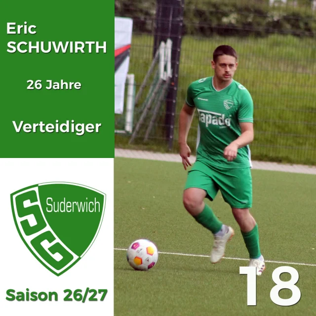 #erste #kader2627 #surk #niemalsaufgeben #wirsindsurk

Wir sind sehr froh, dass auch @shorty.74 in der neuen Saison weiterhin zum Kader der Ersten gehört! 💚🤍

Eric gehört mit 26 Jahren schon zu den ältesten Feldspielern und ist aber sicherlich einer der Pechvögel im aktuellen Kader! 🙈

Shorty kam vor der Saison 18/19 aus der @stimbergschmiede nach Surk! Sein Debüt in der Ersten gab er dann am 6. Spieltag beim 0:0 beim späteren Meister @bwwlangenbochum . Insgesamt kam Shorty 34 mal in der Bezirksliga zum Einsatz und gehörte zu denen, die unsere Farben auch in der Saison 20/21 aufrecht gehalten haben 🙏💪

Nach dem Abstieg kam Eric noch 29 mal in der KLA zum Einsatz, in der abgelaufenen Saison kam er verletzungsbedingt leider nur zu einem Kurzeinsatz im ersten Spiel bei @genclikspor_re1994 . 😌

„Ich schätze es extrem, dass ich trotz eines ganzen Jahres ohne ein einziges Spiel nie das Gefühl hatte nicht zur Mannschaft zu gehören 🙏 Dass man trotzdem will dass ich dabei bleibe und weiterhin aufgebaut werde, bedeutet mir extrem viel 💪“

„Suderwich bedeutet für mich absoluter Zusammenhalt, ein familiäres Umfeld und eine tolle Gemeinschaft, in der man sich auf jeden verlassen kann. 🤝“

Auch Shorty war etwas skeptisch zu Beginn der letzten Saison, war aber begeistert wie alle an einem Strang gezogen haben. „Wenn man sieht dass Mitch noch einmal ne Klasse draufgelegt hat weil er so einen Bock hat, dann nimmt einen das schon mit 👍“

„Unseren Jungs traue ich wieder einen Platz ganz oben zu, für mich persönlich gibt es erstmal nur ein Ziel: Endlich wieder fit werden und hoffentlich noch einmal auf den Platz zurückkehren 🍀. Bis dahin werde ich das Team so gut es geht unterstützen 🔥“

Wir drücken Shorty alle Daumen 🍀🍀 und freuen uns auch dich möglichst schnell wieder auf dem Platz zu sehen 💚🤍💪
