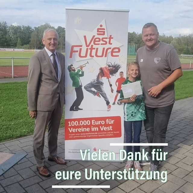 #danke #support #abstimmung #förderung #vestFuture

Wir möchten uns noch einmal ganz herzlich für eure Unterstützung bei der diesjährigen VestFuture Aktion bedanken 🙏 🙏

Dank eurer Mithilfe haben wir erneut einen Platz unter den Top 25 erreicht und somit eine Förderung von 1.500 € für Projekte rund um unsere Anlage an der Lülfstrasse „erspielt“ 👍

Unser Coach Stoffel Meyer nahm heute stellvertretend für unsere Abteilung den Scheck auf der Anlage der ETG entgegen 🤝

Wir danken auch der @sparkasse_vestrecklinghausen , dass sie weiterhin gemeinnützige Vereine mit insgesamt 100.000€ unterstützen 👏🔥